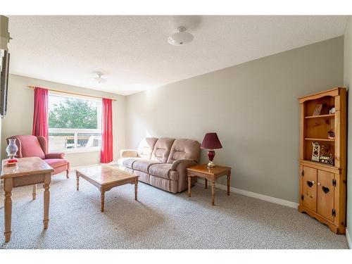 8 Chadwick Avenue, Guelph, ON - Indoor Photo Showing Living Room