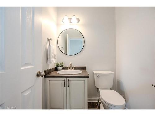 61 Clairfields Drive E, Guelph, ON - Indoor Photo Showing Bathroom