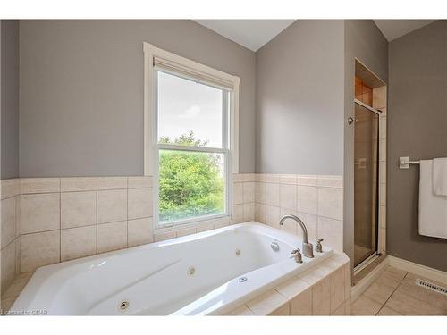 61 Clairfields Drive E, Guelph, ON - Indoor Photo Showing Bathroom