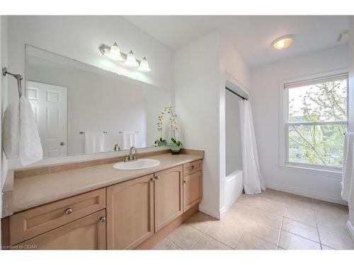 61 Clairfields Drive E, Guelph, ON - Indoor Photo Showing Bathroom