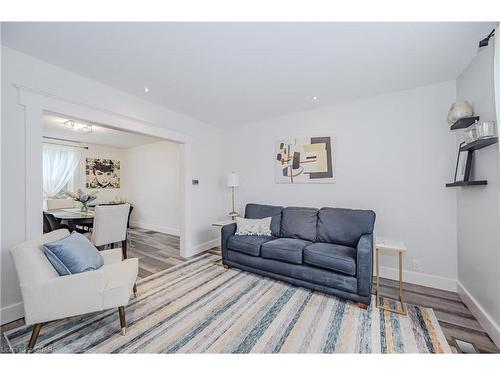 39 Harris Street, Guelph, ON - Indoor Photo Showing Living Room