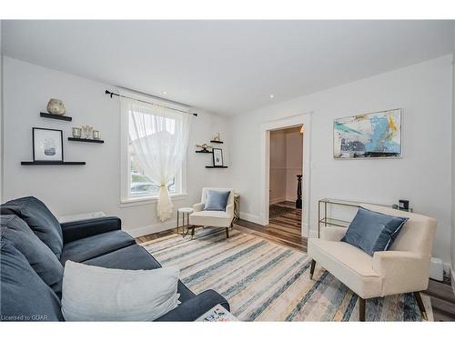 39 Harris Street, Guelph, ON - Indoor Photo Showing Living Room