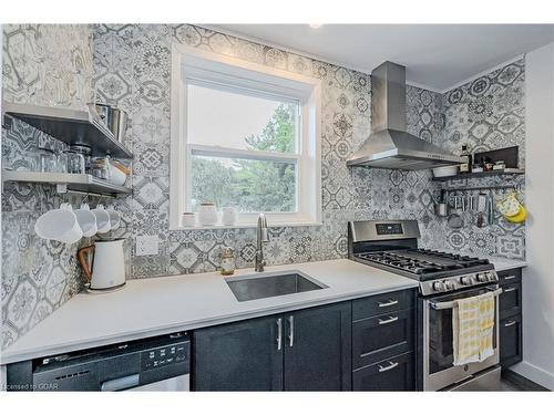 39 Harris Street, Guelph, ON - Indoor Photo Showing Kitchen With Upgraded Kitchen