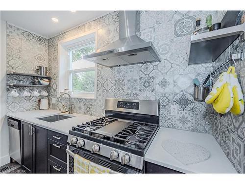 39 Harris Street, Guelph, ON - Indoor Photo Showing Kitchen With Upgraded Kitchen