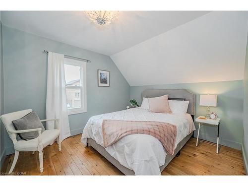 39 Harris Street, Guelph, ON - Indoor Photo Showing Bedroom