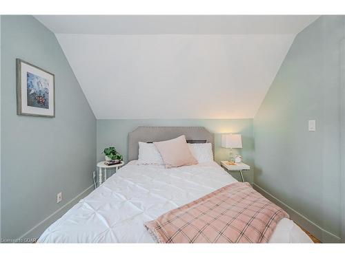 39 Harris Street, Guelph, ON - Indoor Photo Showing Bedroom