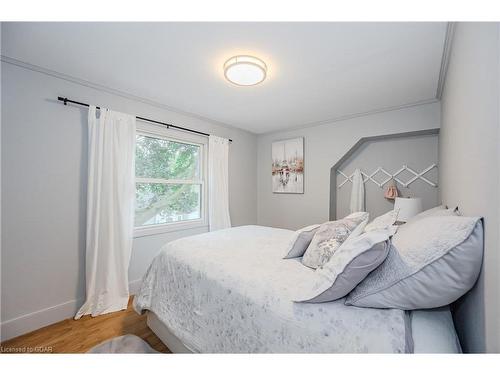 39 Harris Street, Guelph, ON - Indoor Photo Showing Bedroom