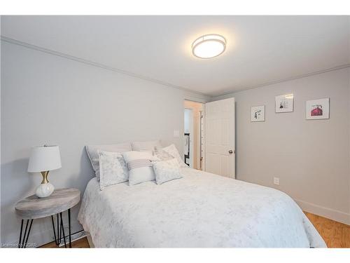 39 Harris Street, Guelph, ON - Indoor Photo Showing Bedroom