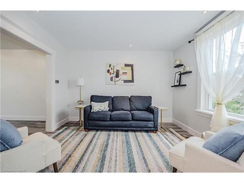 39 Harris Street, Guelph, ON - Indoor Photo Showing Living Room