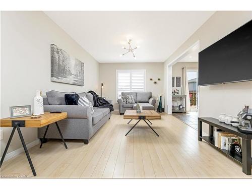 9 Warren Street, Guelph, ON - Indoor Photo Showing Living Room