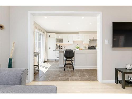 9 Warren Street, Guelph, ON - Indoor Photo Showing Other Room