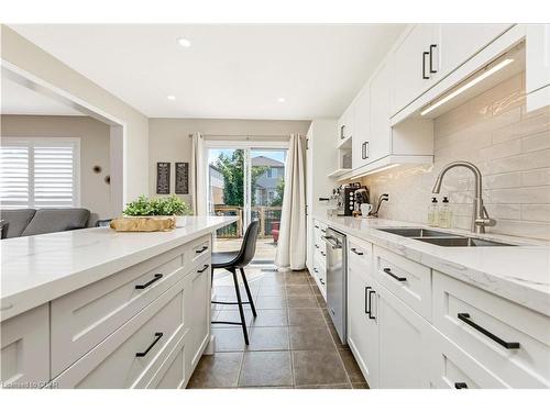 9 Warren Street, Guelph, ON - Indoor Photo Showing Kitchen With Double Sink With Upgraded Kitchen