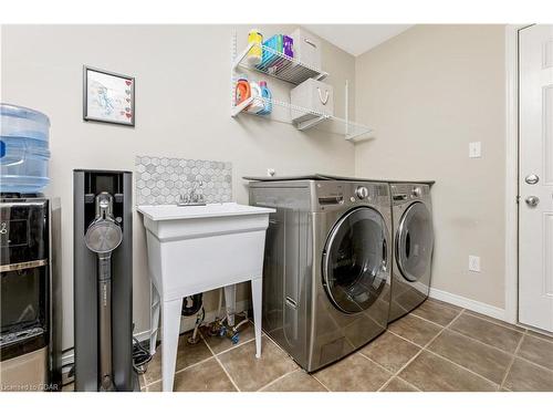 9 Warren Street, Guelph, ON - Indoor Photo Showing Laundry Room