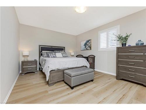 9 Warren Street, Guelph, ON - Indoor Photo Showing Bedroom