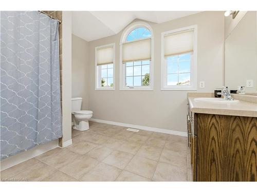 9 Warren Street, Guelph, ON - Indoor Photo Showing Bathroom