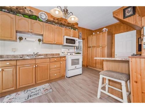 31 Geddes Street, Elora, ON - Indoor Photo Showing Kitchen With Double Sink