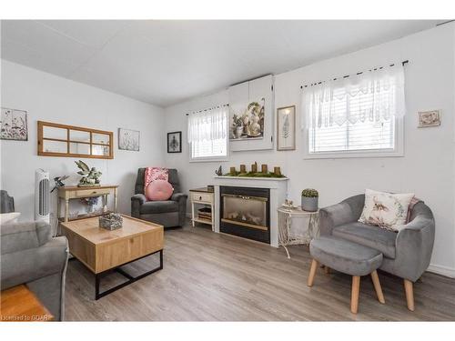 31 Geddes Street, Elora, ON - Indoor Photo Showing Living Room With Fireplace