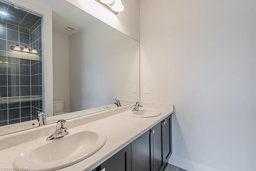 15 Oneill Street, Lindsay, ON - Indoor Photo Showing Bathroom