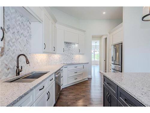 66 Charles Currie Crescent, Erin, ON - Indoor Photo Showing Kitchen With Upgraded Kitchen