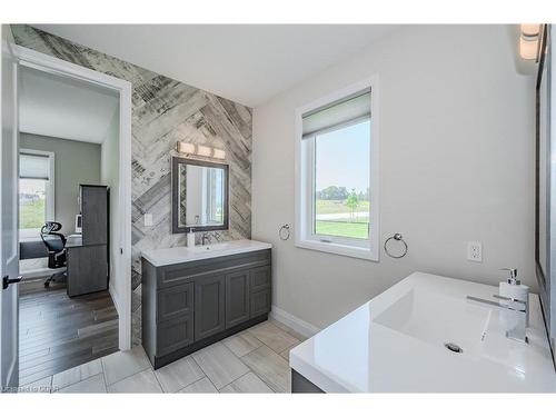 66 Charles Currie Crescent, Erin, ON - Indoor Photo Showing Bathroom