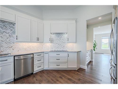 66 Charles Currie Crescent, Erin, ON - Indoor Photo Showing Kitchen With Upgraded Kitchen