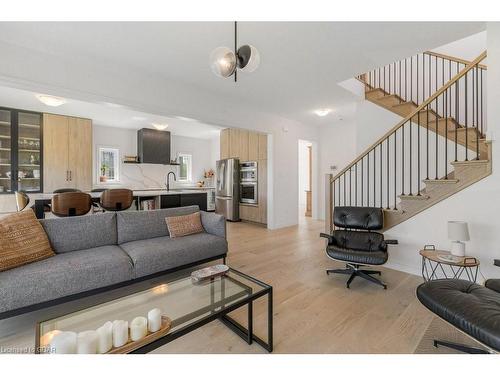 48 Macalister Boulevard, Guelph, ON - Indoor Photo Showing Living Room