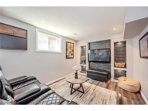 67 Laughland Lane, Guelph, ON - Indoor Photo Showing Living Room