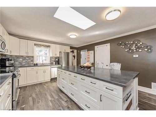 14310 First Line, Milton, ON - Indoor Photo Showing Kitchen With Upgraded Kitchen