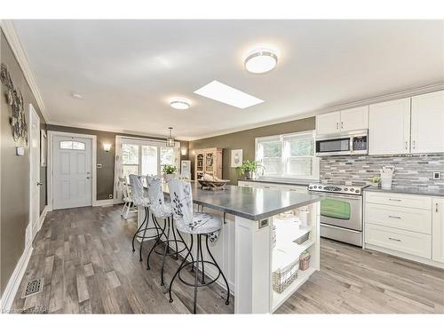 14310 First Line, Milton, ON - Indoor Photo Showing Kitchen With Upgraded Kitchen