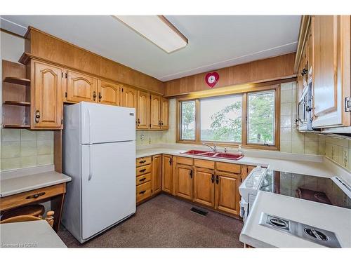 7216 Wellington Rd 124 Road, Guelph/Eramosa, ON - Indoor Photo Showing Kitchen With Double Sink