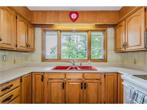 7216 Wellington Rd 124 Road, Guelph/Eramosa, ON - Indoor Photo Showing Kitchen With Double Sink