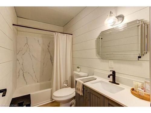 9811 Creek Road, Clifford, ON - Indoor Photo Showing Bathroom