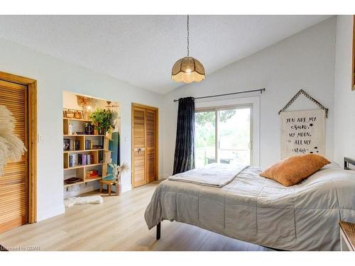 9811 Creek Road, Clifford, ON - Indoor Photo Showing Bedroom