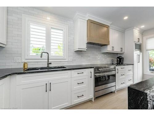 26-941 Gordon Street, Guelph, ON - Indoor Photo Showing Kitchen With Double Sink With Upgraded Kitchen