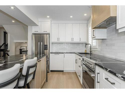 26-941 Gordon Street, Guelph, ON - Indoor Photo Showing Kitchen With Upgraded Kitchen