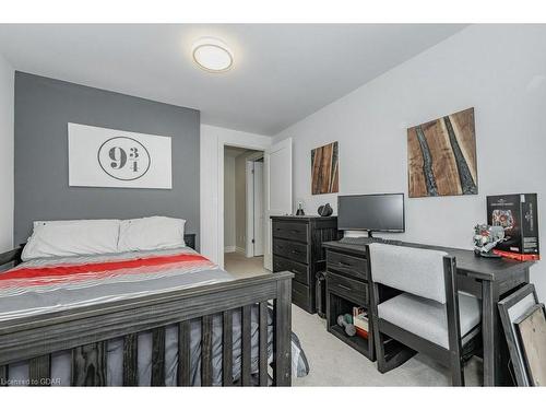 26-941 Gordon Street, Guelph, ON - Indoor Photo Showing Bedroom