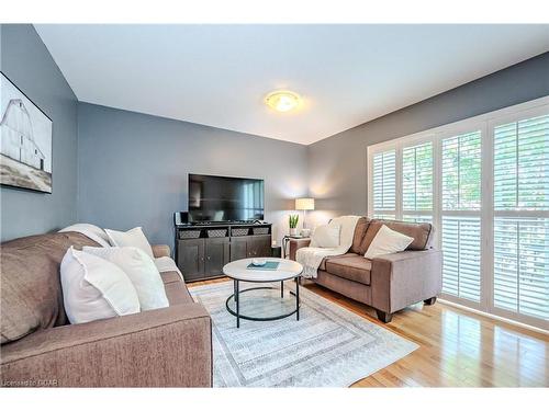 31-31 Schroder Crescent, Guelph, ON - Indoor Photo Showing Living Room