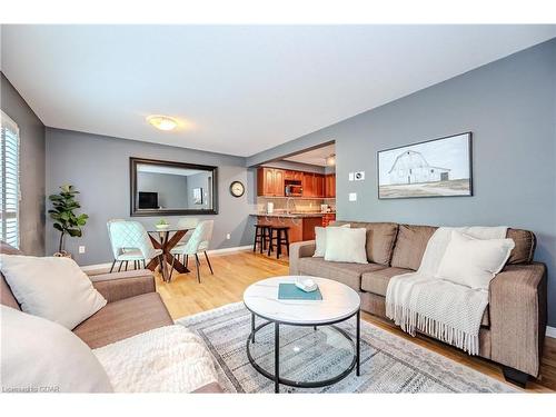 31-31 Schroder Crescent, Guelph, ON - Indoor Photo Showing Living Room