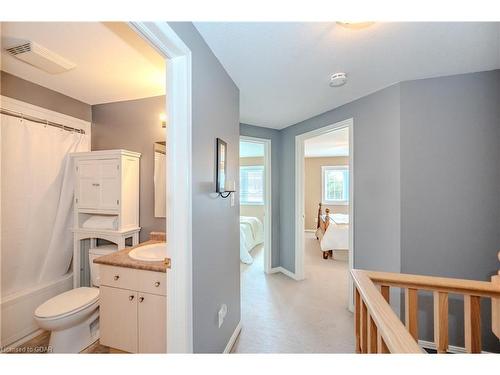 31-31 Schroder Crescent, Guelph, ON - Indoor Photo Showing Bathroom