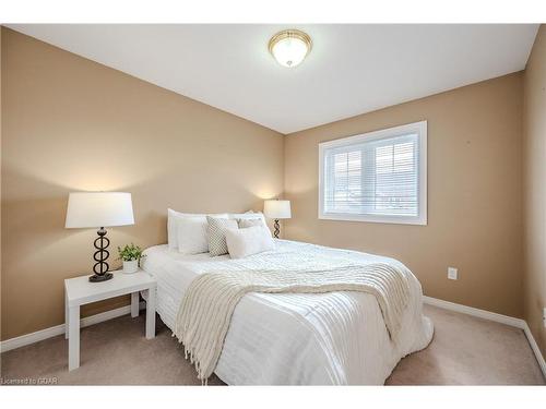 31-31 Schroder Crescent, Guelph, ON - Indoor Photo Showing Bedroom