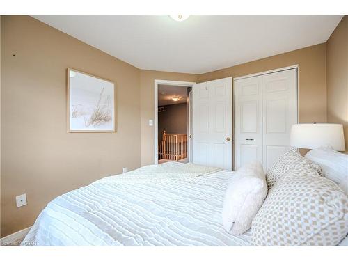 31-31 Schroder Crescent, Guelph, ON - Indoor Photo Showing Bedroom