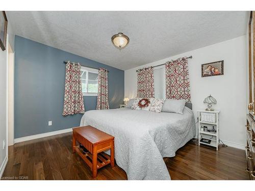 5 Pine Road, Puslinch, ON - Indoor Photo Showing Bedroom