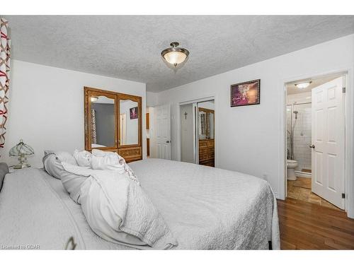 5 Pine Road, Puslinch, ON - Indoor Photo Showing Bedroom