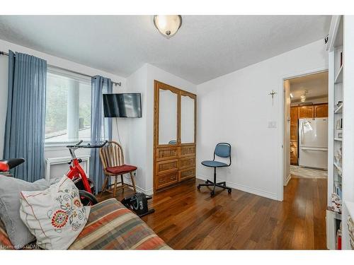 5 Pine Road, Puslinch, ON - Indoor Photo Showing Living Room