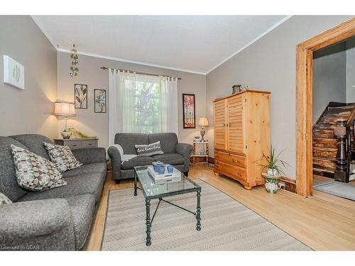 227 Eagle Street S, Cambridge, ON - Indoor Photo Showing Living Room