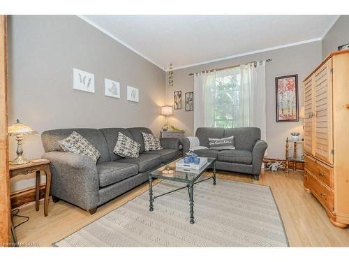 227 Eagle Street S, Cambridge, ON - Indoor Photo Showing Living Room