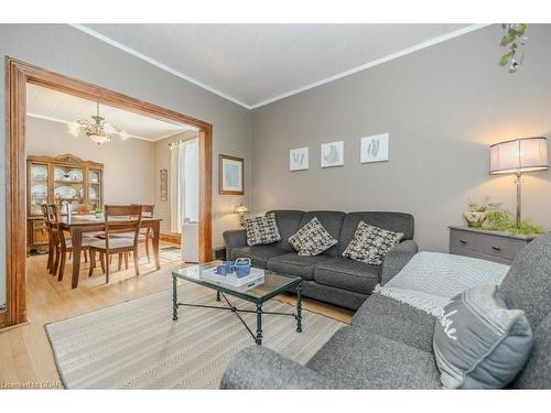 227 Eagle Street S, Cambridge, ON - Indoor Photo Showing Living Room