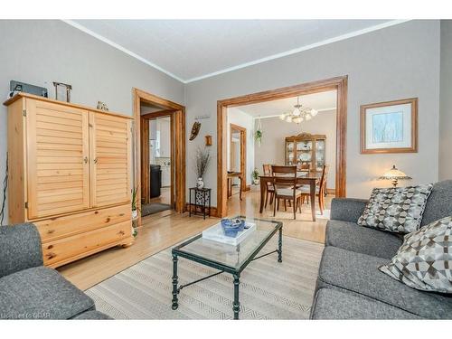 227 Eagle Street S, Cambridge, ON - Indoor Photo Showing Living Room