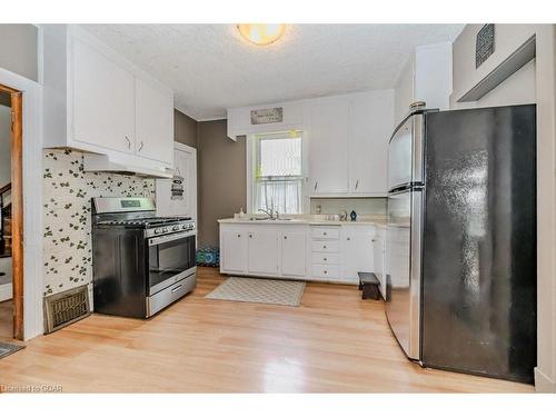 227 Eagle Street S, Cambridge, ON - Indoor Photo Showing Kitchen