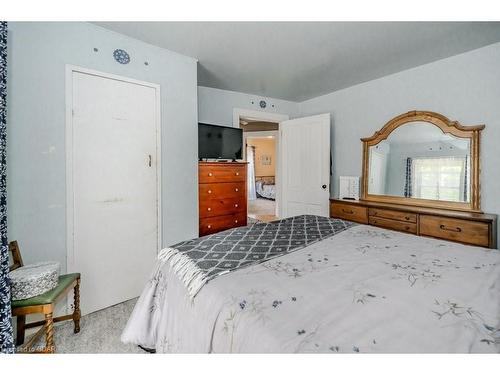 227 Eagle Street S, Cambridge, ON - Indoor Photo Showing Bedroom